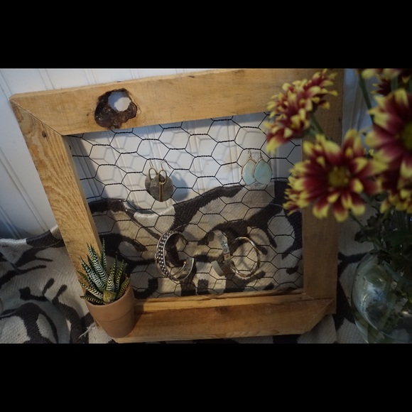 Reclaimed Jewelry Display - Picture 3 of 4